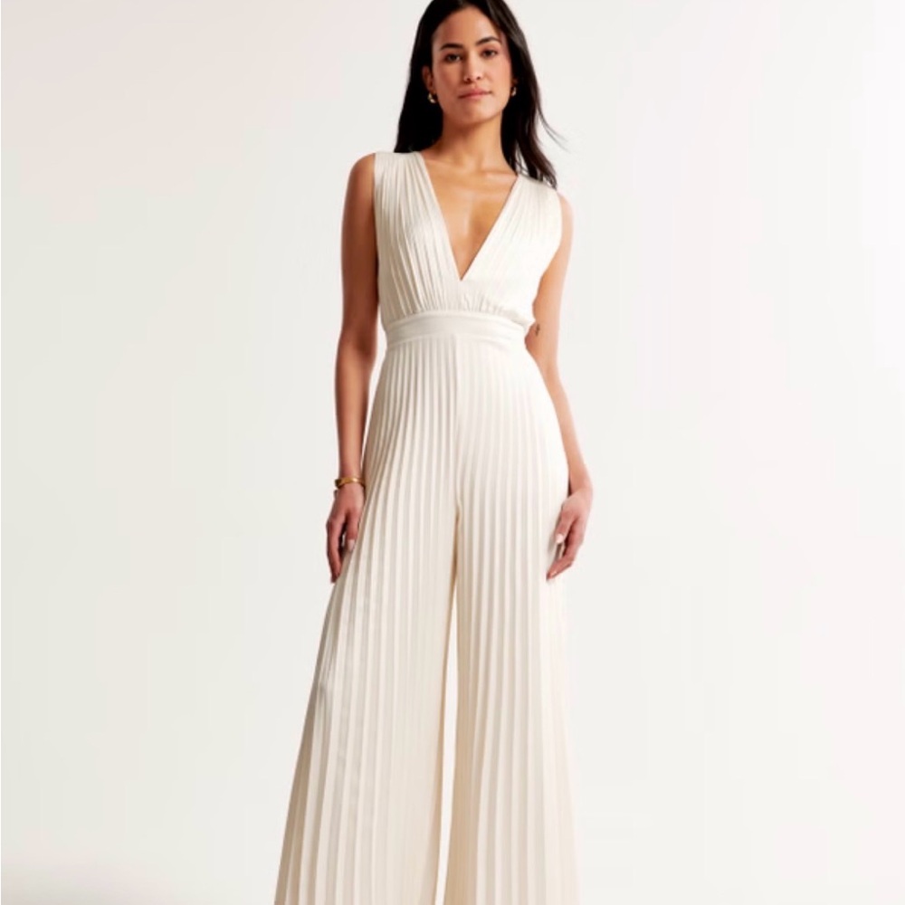 Abercrombie & Fitch Ivory Pleated V-Neck Wide-Leg Jumpsuit